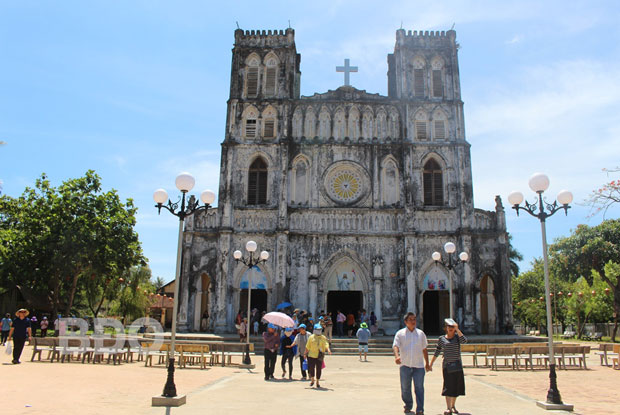 Tour Quy Nhơn - Nhà thờ Mằng Lăng - Gành Ðá Ðĩa 8